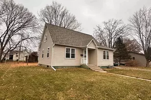 809 E State St, Mauston, WI 53948 - Photo 2