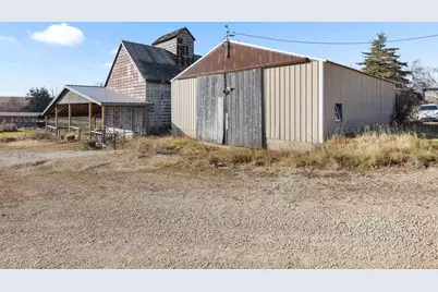 395 W Cedarville Road, Freeport, IL 61032 - Photo 34