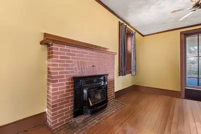 395 W Cedarville Road, Freeport, IL 61032 - Photo 4