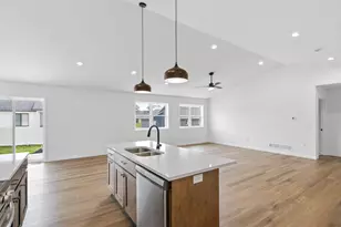 422 Eisenhower St, Baraboo, WI 53913 - Photo 14