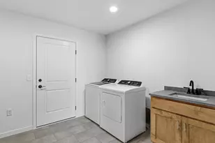 422 Eisenhower St, Baraboo, WI 53913 - Photo 20
