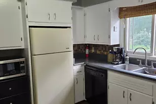 327 Carrington St, Waupun, WI 53963 - Photo 4