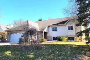 1823 Wallinford Dr, Sun Prairie, WI 53590 - Photo 2