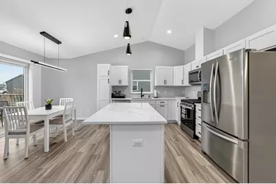 654 Locust Lane, Janesville, WI 53536 - Photo 6