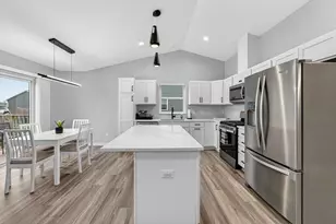 654 Locust Ln, Janesville, WI 53536 - Photo 6