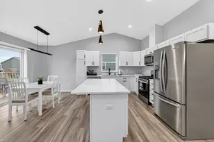 654 Locust Ln, Janesville, WI 53536 - Photo 10