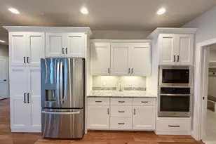 Unit 8 2 Bellflower Dr, DeForest, WI 53532 - Photo 8