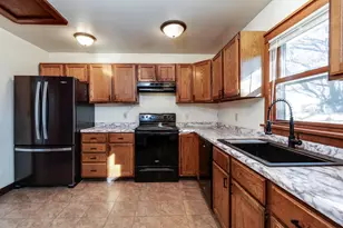 746 Eisenhower Ave, Janesville, WI 53545 - Photo 14