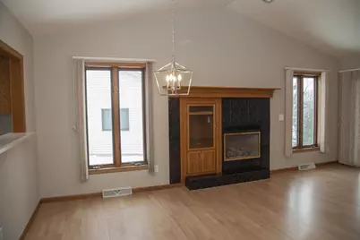 1045 Saddle Ridge, Portage, WI 53901 - Photo 6