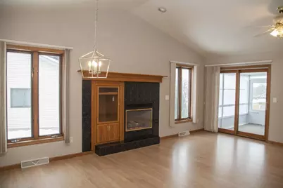 1045 Saddle Ridge, Portage, WI 53901 - Photo 8