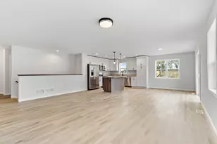 333 Dahlia Dr, Stoughton, WI 53589 - Photo 10