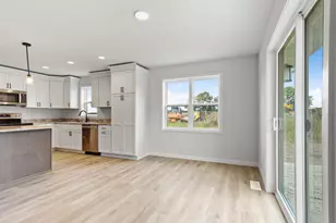 333 Dahlia Dr, Stoughton, WI 53589 - Photo 8