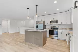 333 Dahlia Dr, Stoughton, WI 53589 - Photo 6