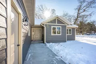 1618 Michigan Ave, Wisconsin Dells, WI 53965 - Photo 4