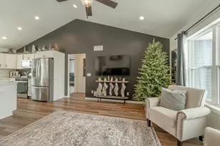 364 S 7th St, Janesville, WI 53536 - Photo 6