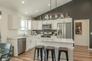 364 S 7th St, Janesville, WI 53536 - Photo 10