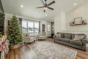 364 S 7th St, Janesville, WI 53536 - Photo 8