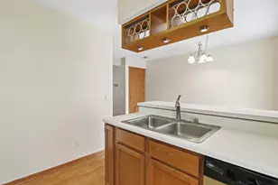 6829 Raymond Rd, Madison, WI 53719 - Photo 12