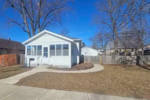 321 E Carroll St, Portage, WI 53901 - Photo 2