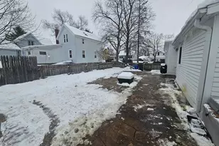 321 E Carroll St, Portage, WI 53901 - Photo 24