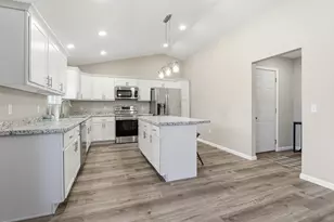 2148 Cambridge Ct, Reedsburg, WI 53959 - Photo 6