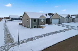 2148 Cambridge Ct, Reedsburg, WI 53959 - Photo 2