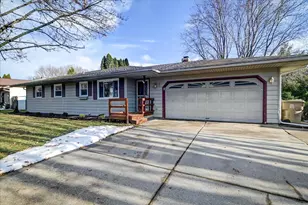 7 La Crescenta Cir, Madison, WI 53716 - Photo 2