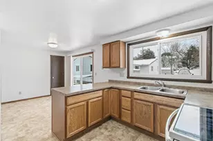 623 Cross St, Poynette, WI 53955 - Photo 12