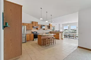 2026 Stonehaven Dr, Sun Prairie, WI 53590 - Photo 4