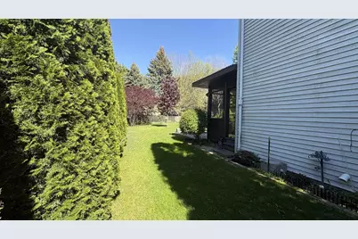529 Kings Lynn Road, Stoughton, WI 53589 - Photo 4