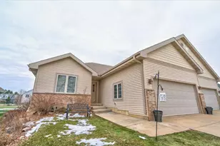 829 Oregon Parks Ave, Oregon, WI 53575 - Photo 2