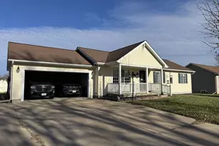 1415 Parkview Dr, Tomah, WI 54660 - Photo 2