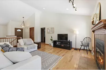 925 S Holt Circle, Madison, WI 53719 - Photo 4