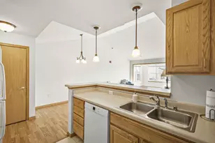 6836 Parkside Cir, Windsor, WI 53532 - Photo 12