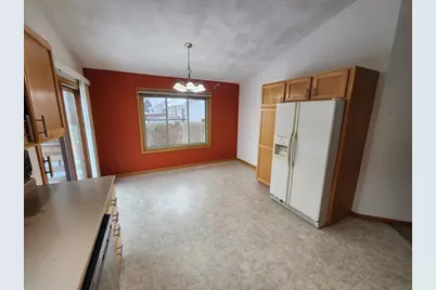 2715 N Wuthering Hills Drive, Janesville, WI 53546 - Photo 6