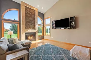 6399 Irving Dr, Sun Prairie, WI 53590 - Photo 6