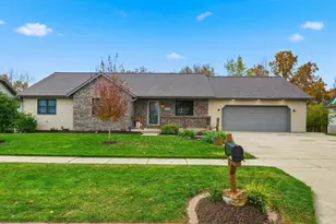 148 Lazy Lake Dr, Fall River, WI 53932 - Photo 2