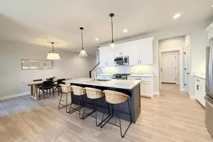 Unit 3 3 Bellflower Dr, DeForest, WI 53532 - Photo 8