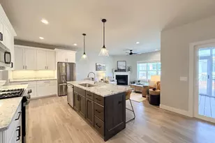 Unit 3 3 Bellflower Dr, DeForest, WI 53532 - Photo 6