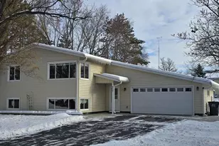 859 Dorothy Dr, Portage, WI 53901 - Photo 2