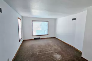 308 Academy St, Elroy, WI 53929 - Photo 10