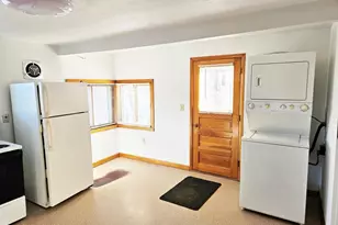 308 Academy St, Elroy, WI 53929 - Photo 6