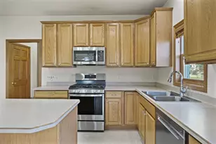 3026 Saddle Brooke Trail, Sun Prairie, WI 53590 - Photo 12