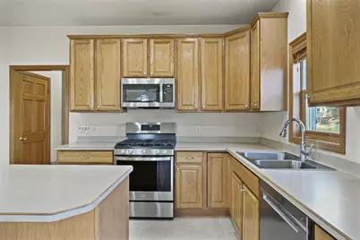 3026 Saddle Brooke Trail, Sun Prairie, WI 53590 - Photo 6
