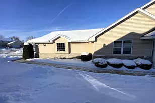 122 Summit Ct, Columbus, WI 53925 - Photo 4