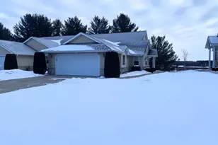 122 Summit Ct, Columbus, WI 53925 - Photo 2