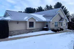 122 Summit Ct, Columbus, WI 53925 - Photo 1