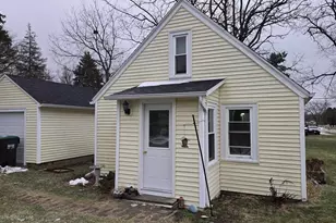 2166 E Bradley St, Beloit, WI 53511 - Photo 2