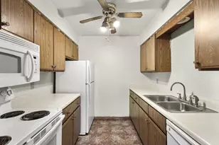 6717 Park Edge Dr, Madison, WI 53719 - Photo 14