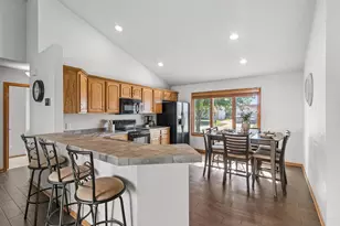 4229 Baybrook Dr, Janesville, WI 53546 - Photo 8